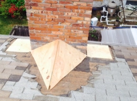 A corner made of wood on the roof for finishing