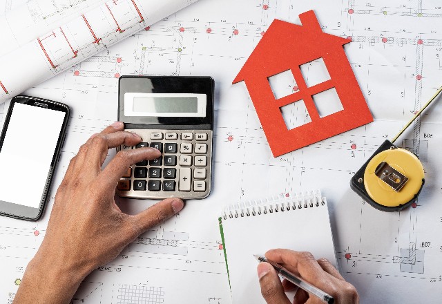 How to Calculate the Cost Estimate for a Roofing Project