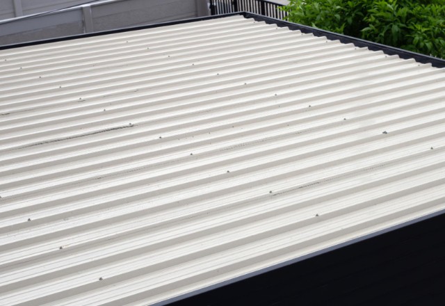 Using metal roofing on a flat roof