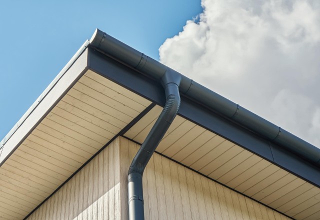 Traditional Sectioned Gutters vs. Continuous Seamless Gutters