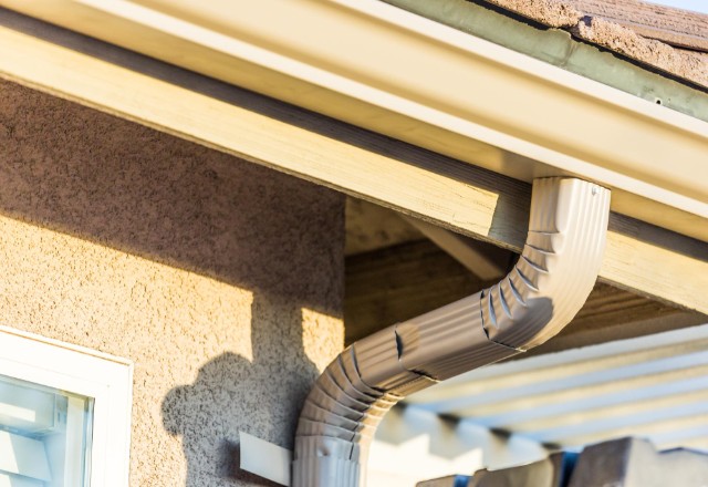 Gutter Woes Say Goodbye to Seamless Woes with Our Step-by-Step Removal Guide