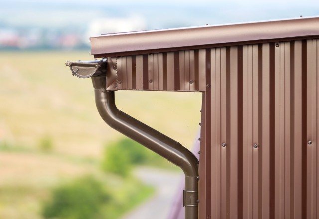 Installing Seamless Gutters and Water Flow Systems