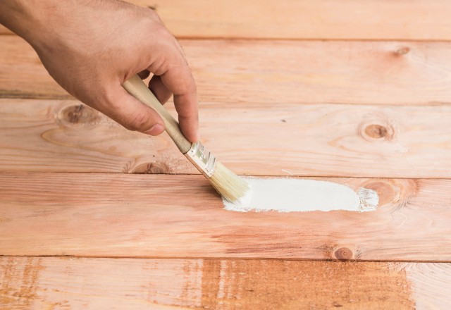Steps for Sealing a Hole in Your Vinyl Siding