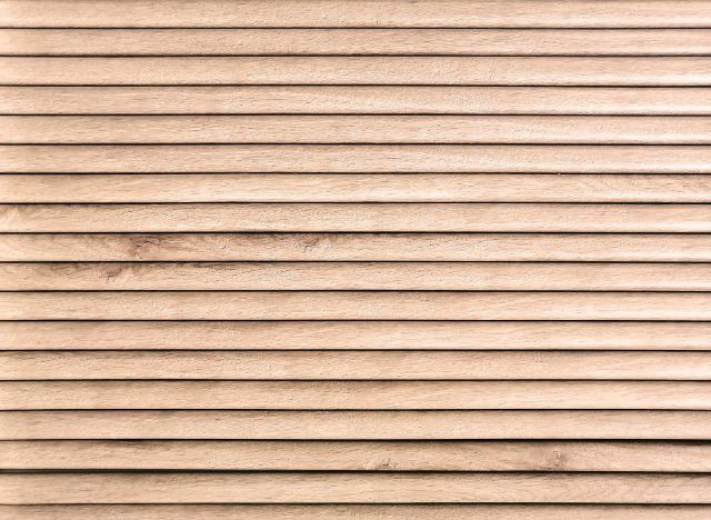 How to Paint Wood Siding Correctly and Safely