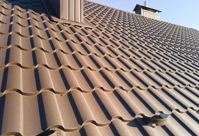 What influences the cost of metal roofing