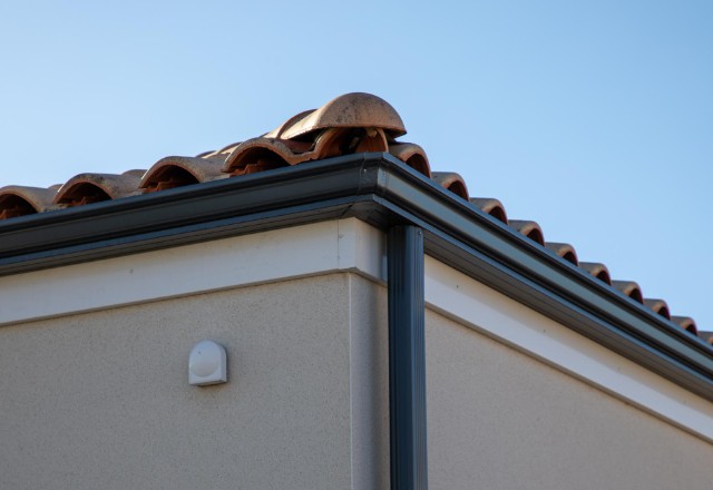 Types of Seamless Gutters by Shape and Material