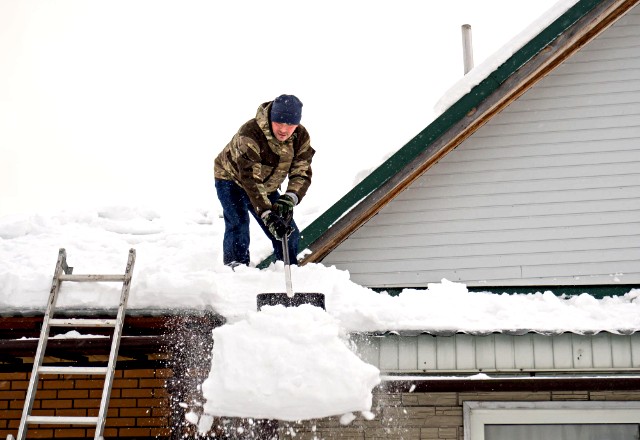 How to Find the Best Roof and Gutter Cleaning Near Me -1