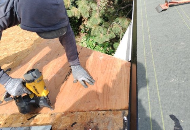 Leaky roof is being repaired by Spokane roofing team